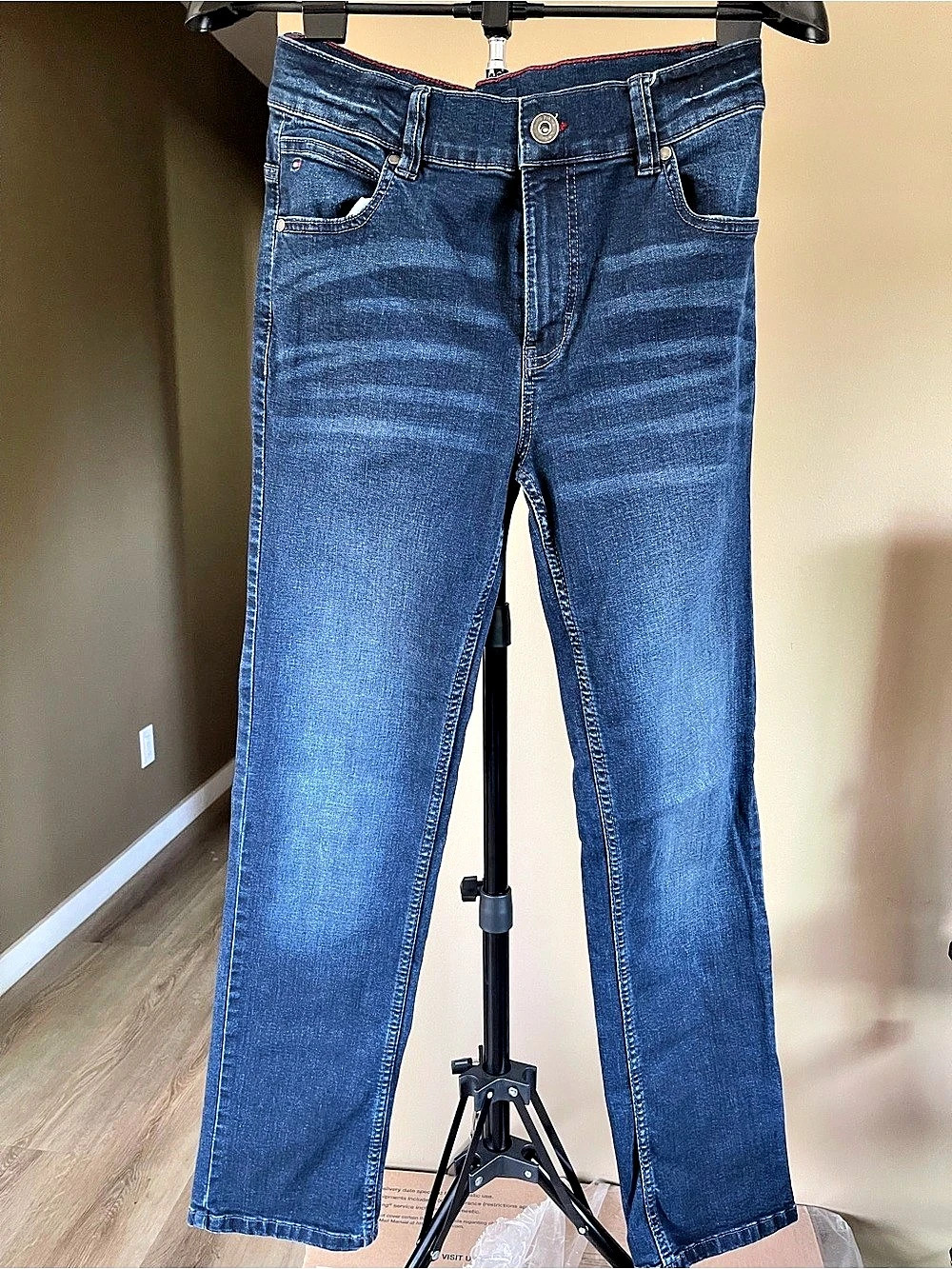 Tommy Hilfiger Straight Leg Jeans in Blue Waist 18